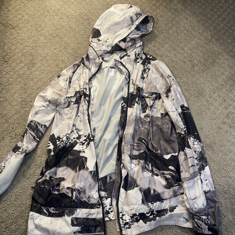 Lululemon Rain Jacket! Super Cute Pattern! - image 3